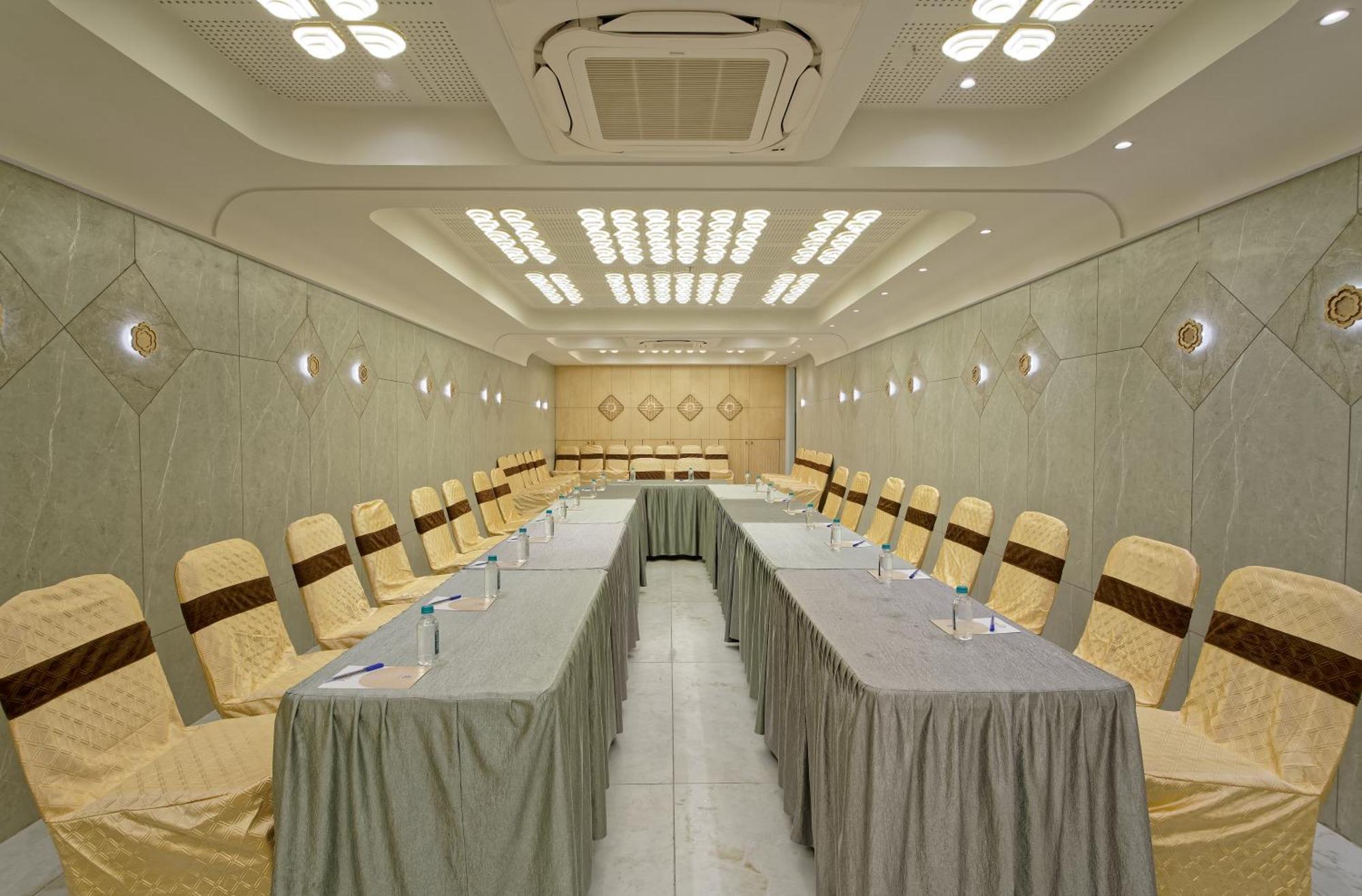 Exora Inn 阿穆达巴 外观 照片
