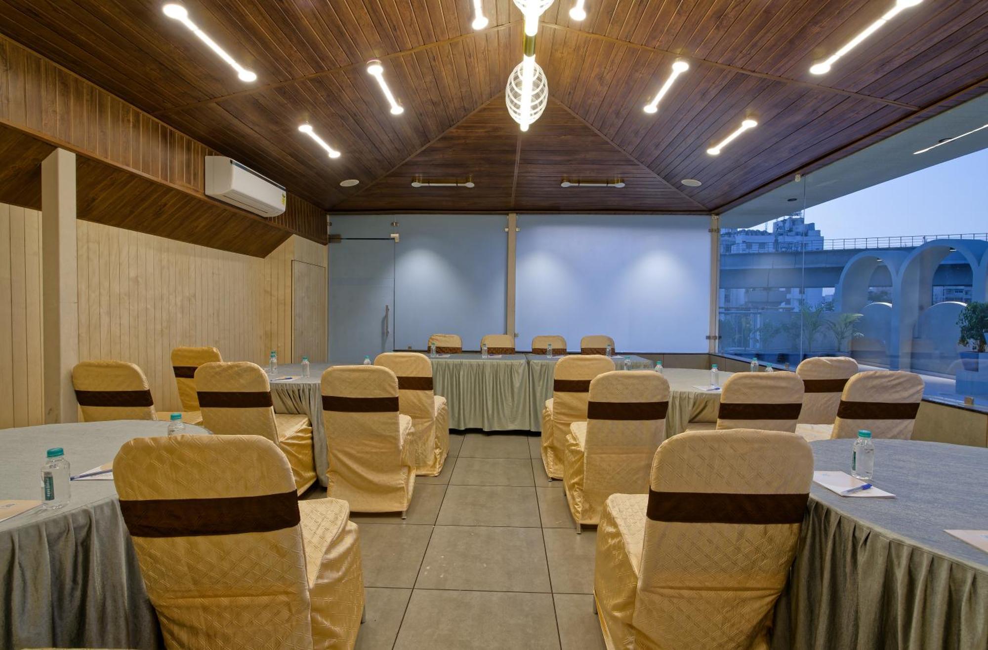 Exora Inn 阿穆达巴 外观 照片
