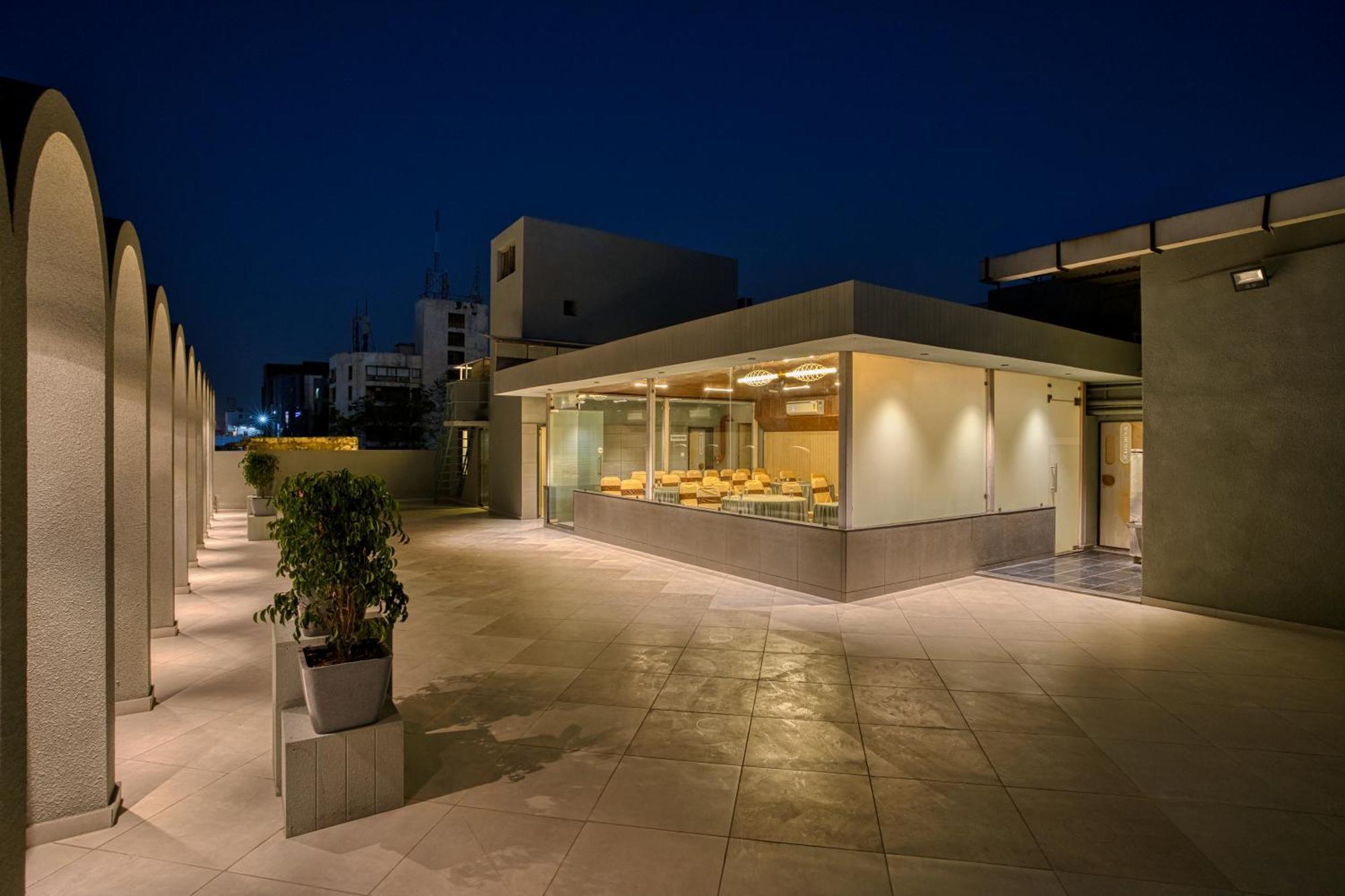 Exora Inn 阿穆达巴 外观 照片