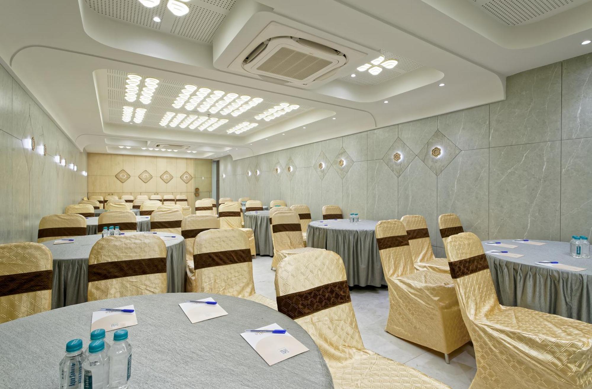 Exora Inn 阿穆达巴 外观 照片