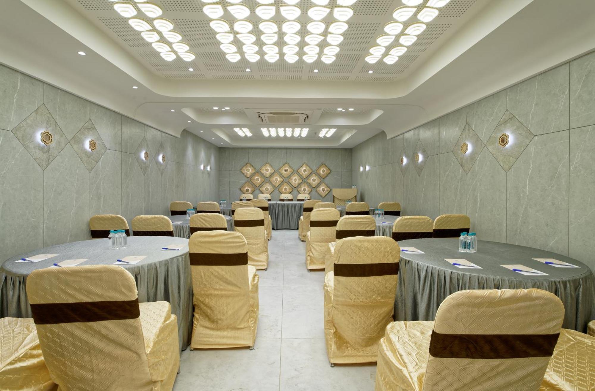Exora Inn 阿穆达巴 外观 照片