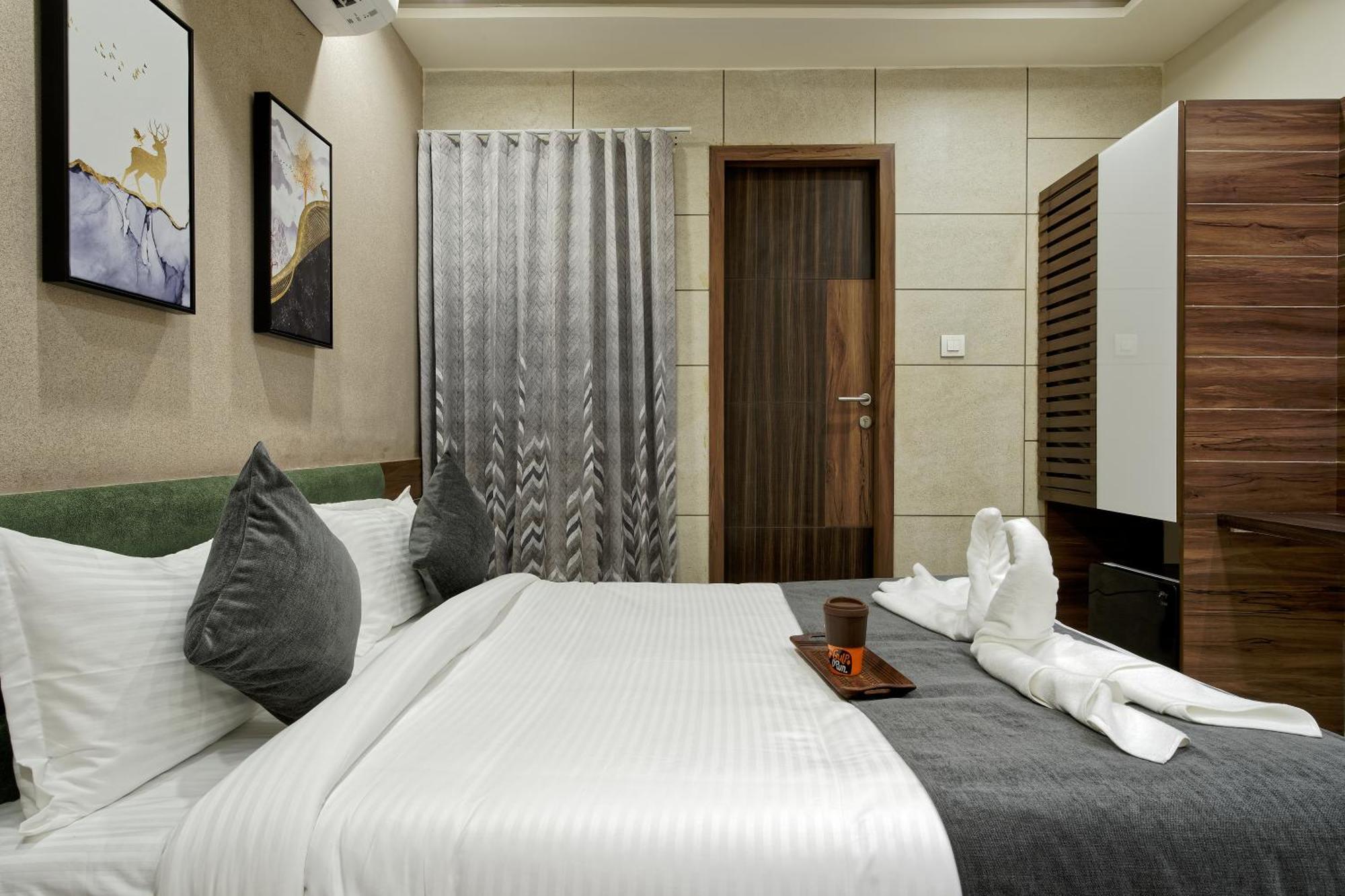 Exora Inn 阿穆达巴 外观 照片