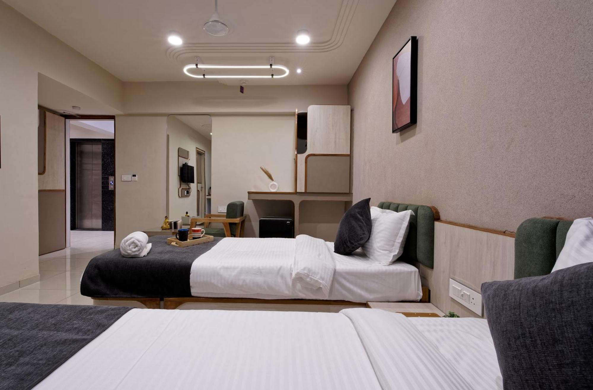 Exora Inn 阿穆达巴 外观 照片